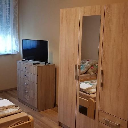 Lotti Apartman Kiskunhalas Exterior photo