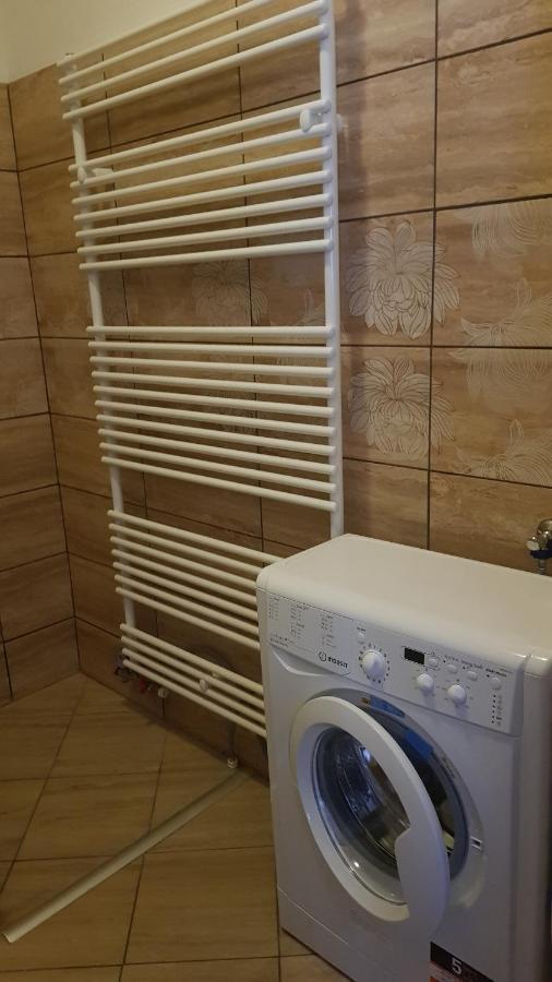Lotti Apartman Kiskunhalas Exterior photo